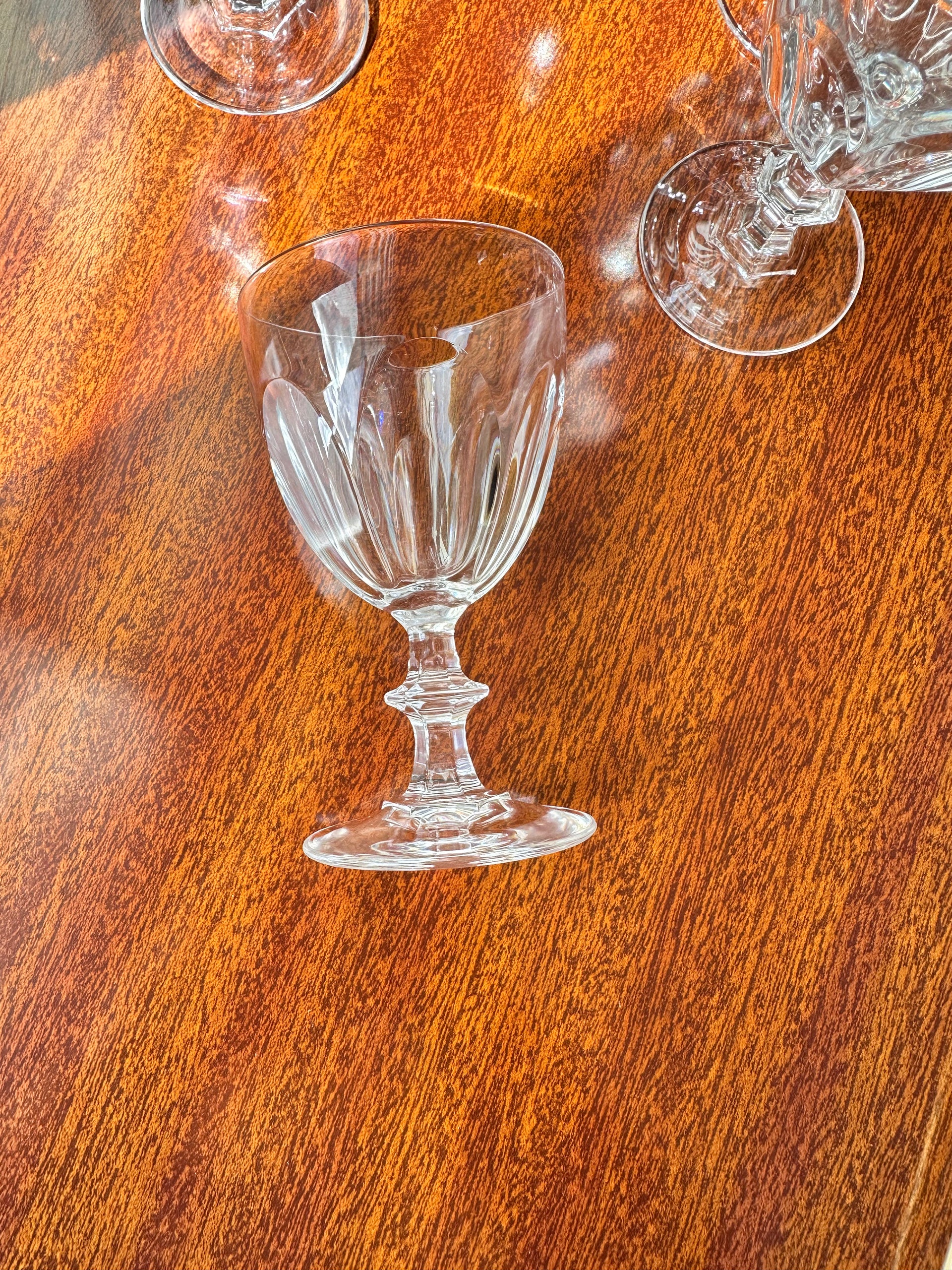 Verres à pied vintage de la marque Cristal d'Arques