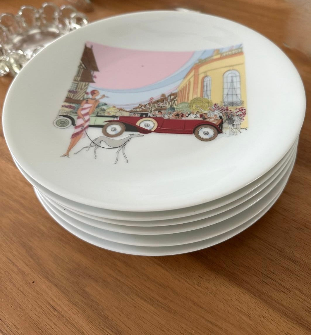 Assiettes à dessert au décor des années 30