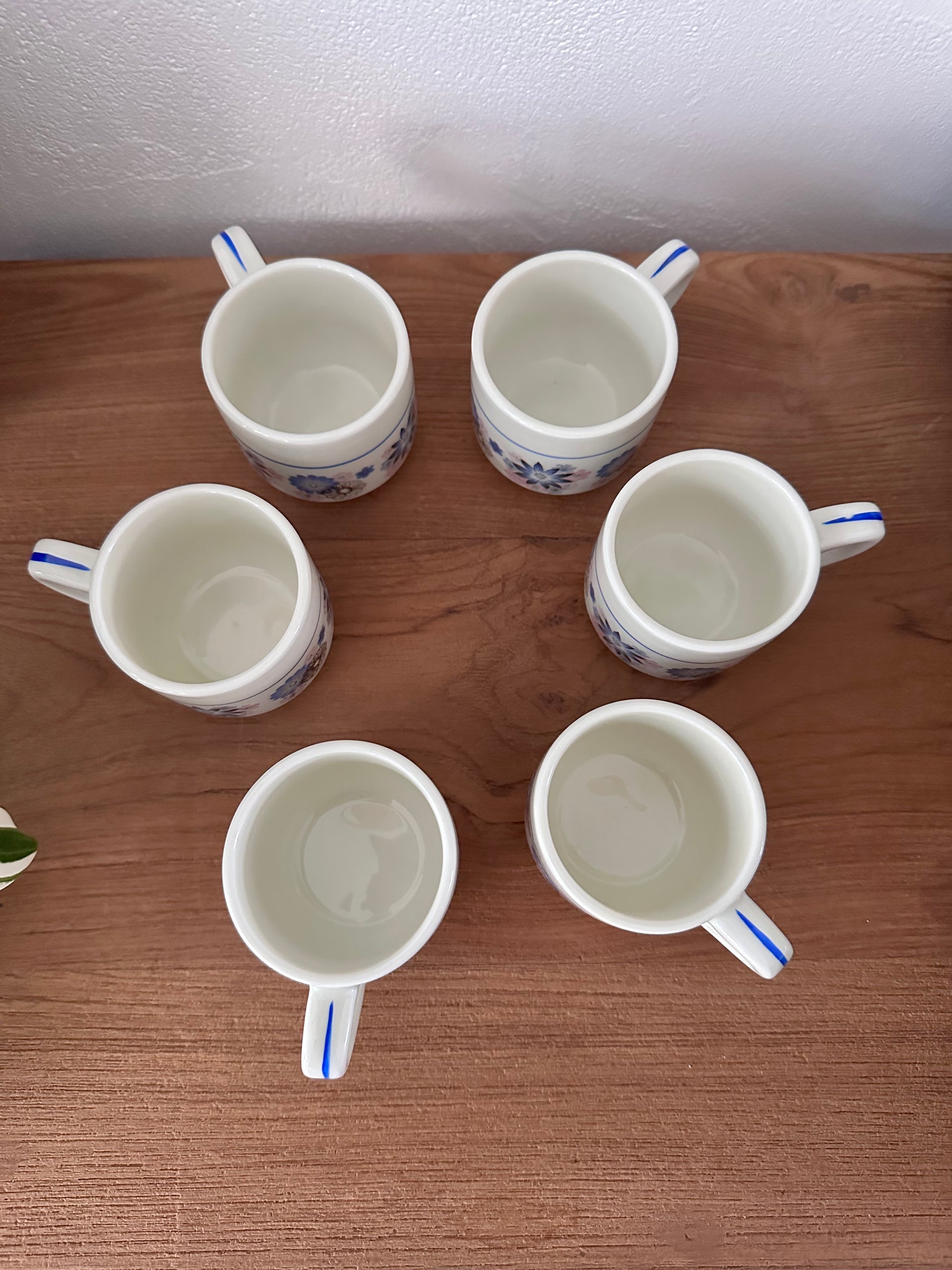6 tasses à café vintage années 80 décor fleurs bleues