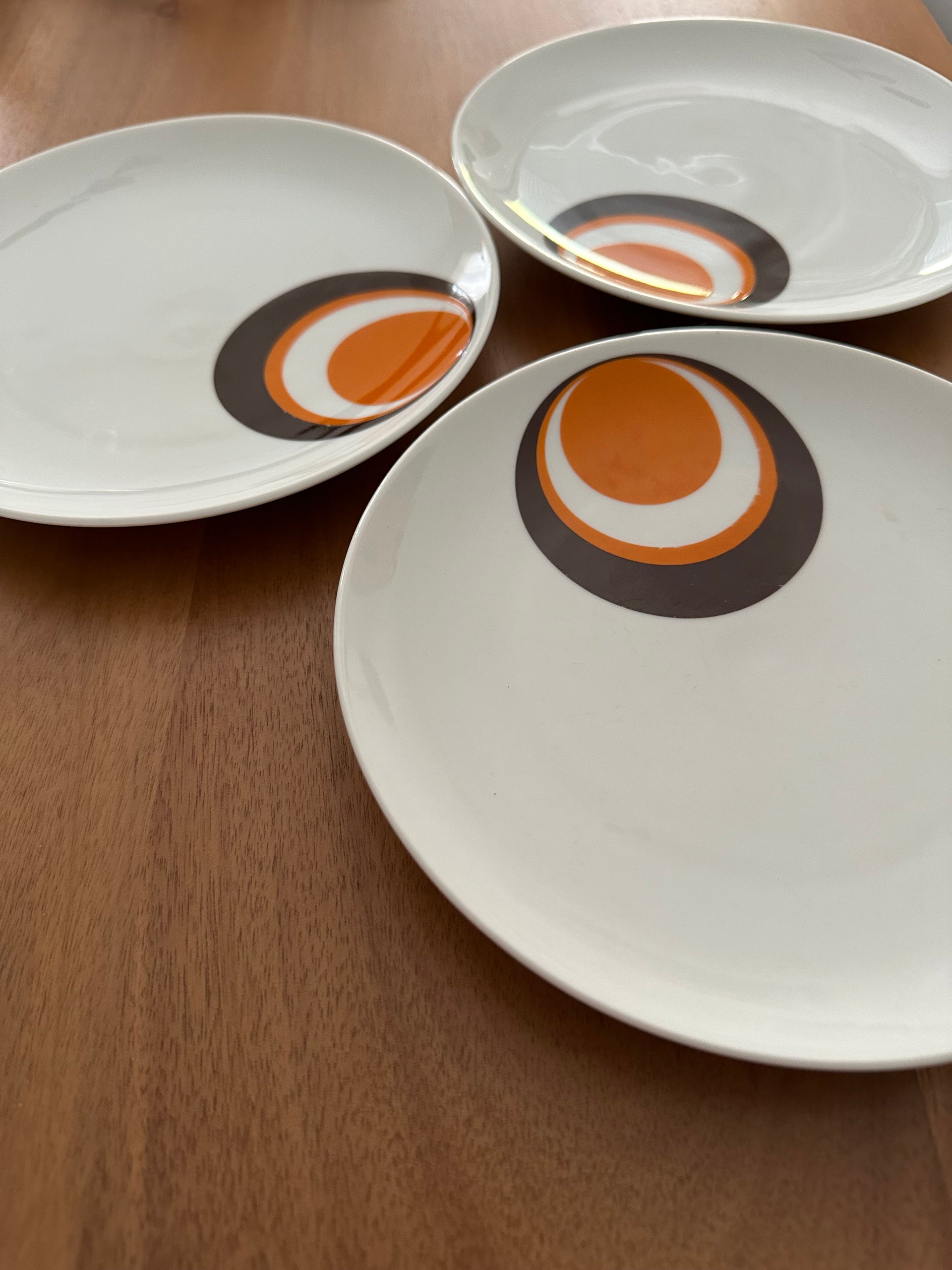 Assiettes vintage aux motifs marron orange années 70 Winterling
