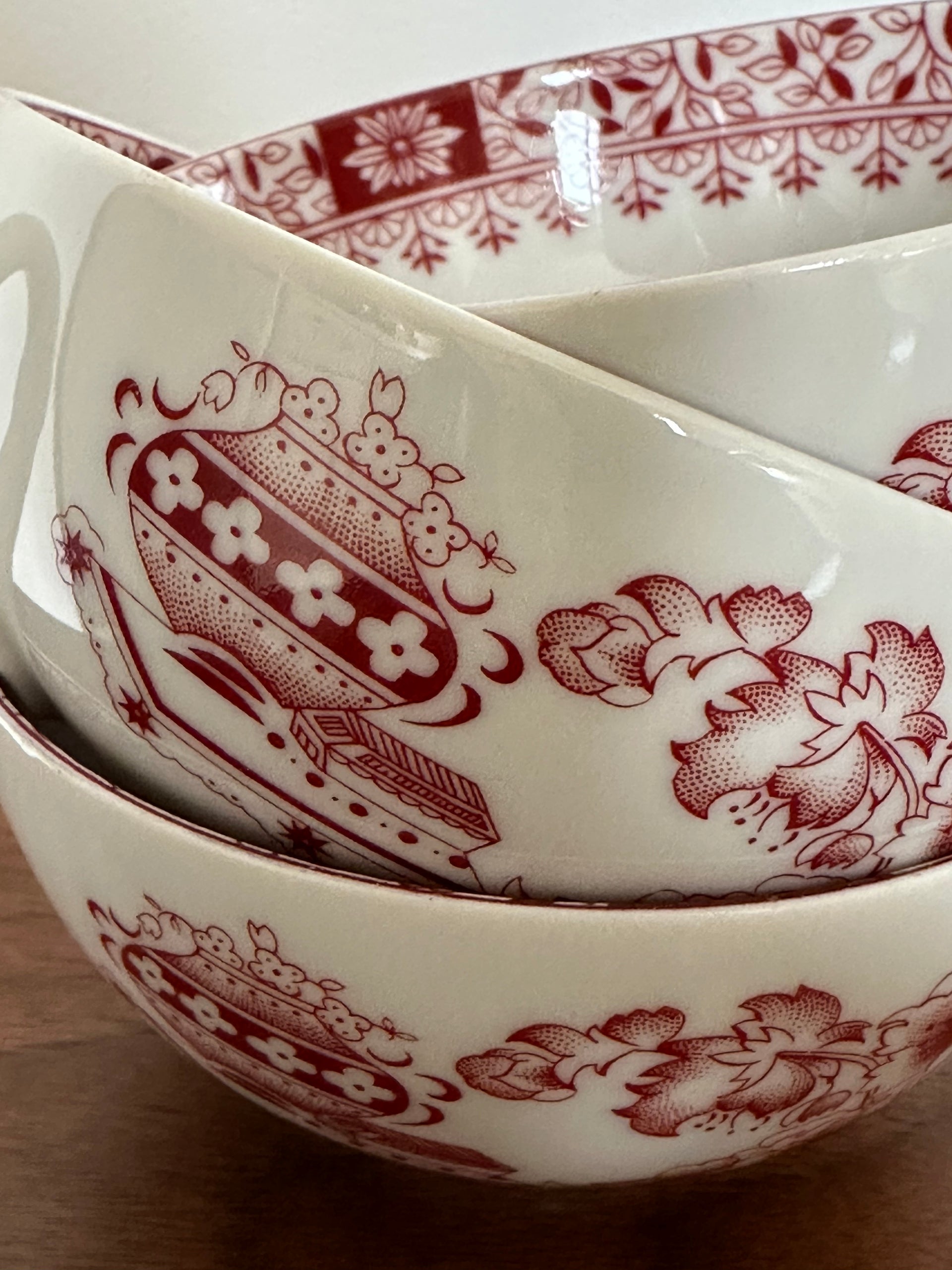 Petites tasses vintage au style anglais