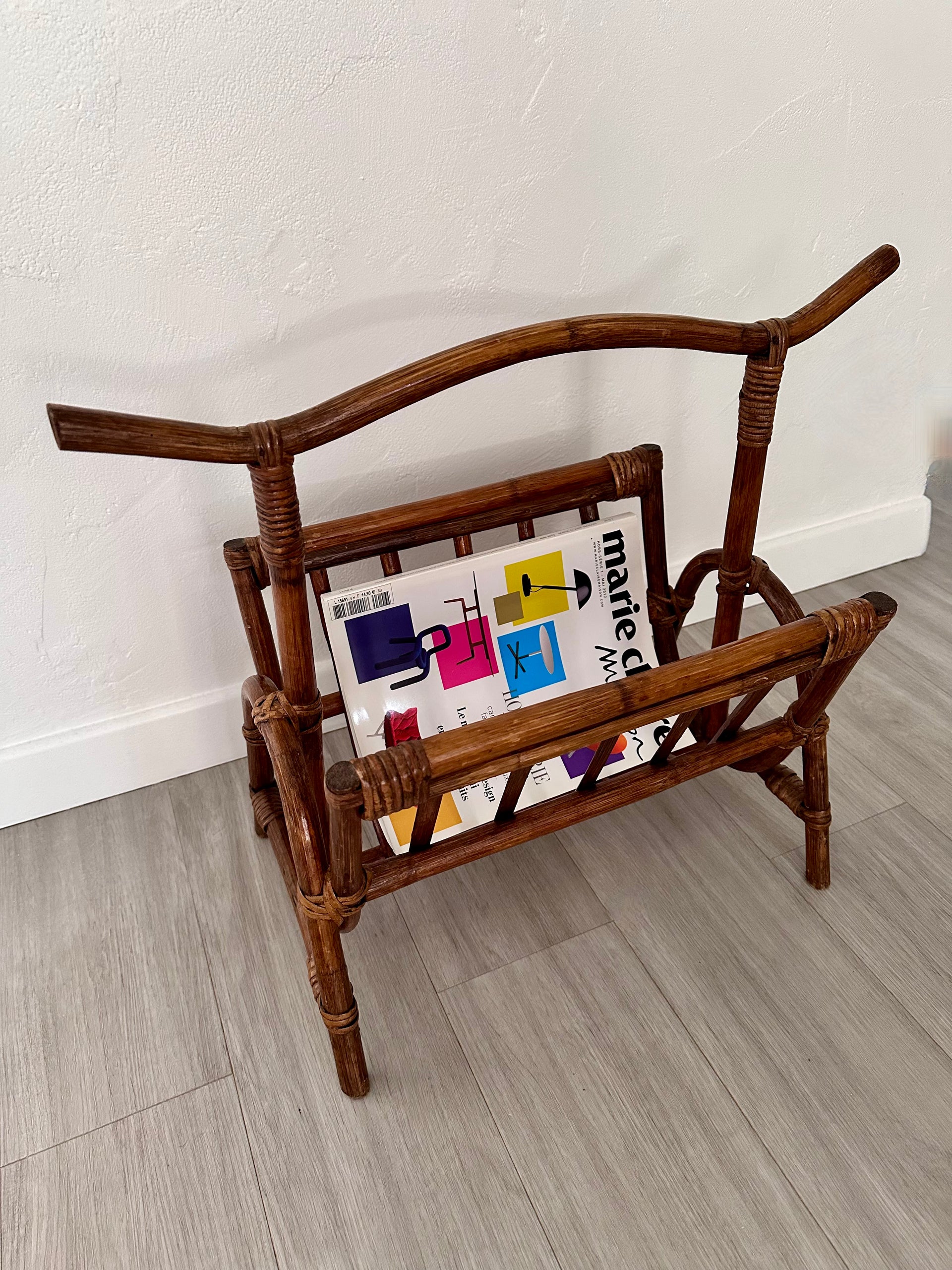Porte-revues vintage en rotin