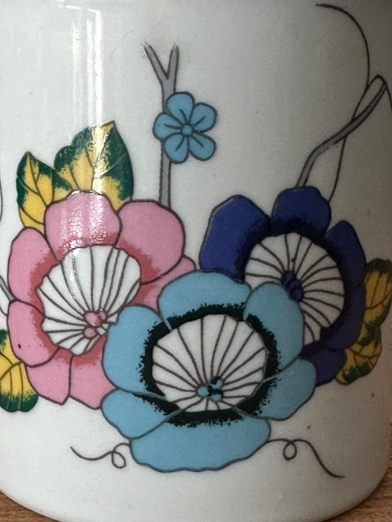 Pots vintage décor floral