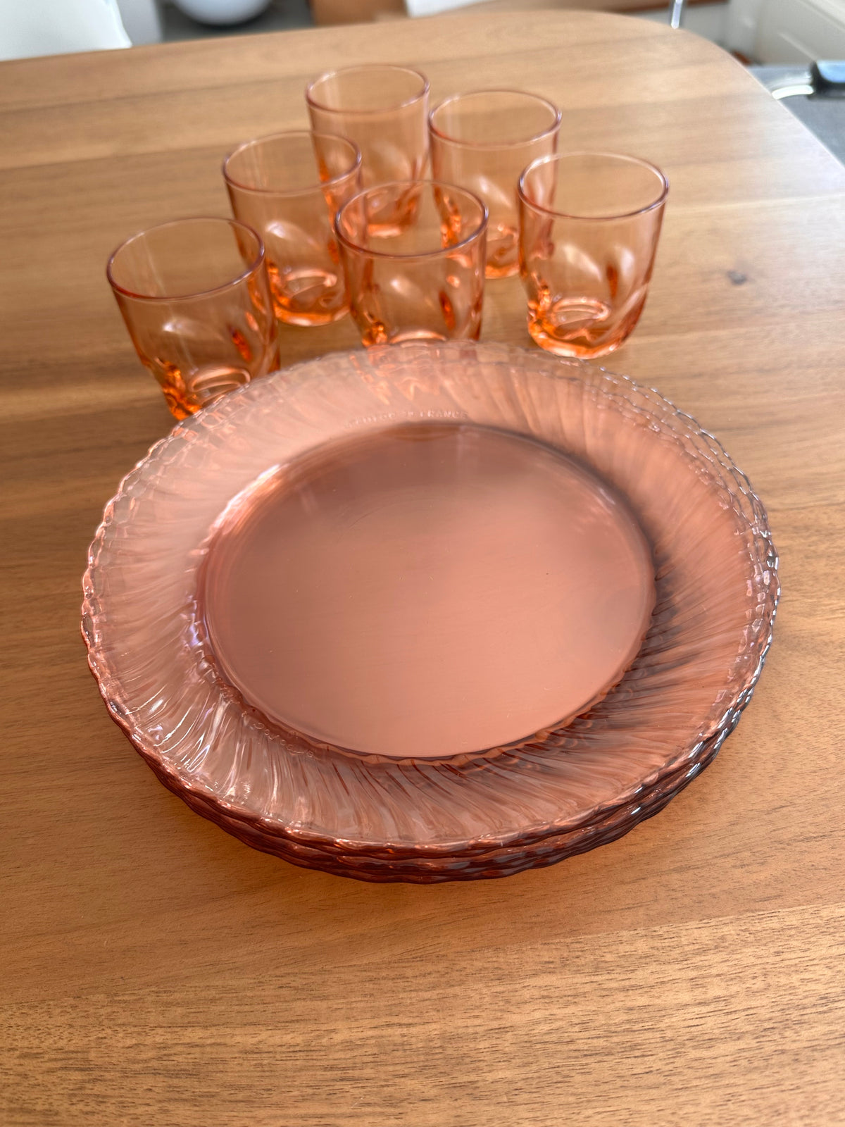 Assiettes vintage Arcoroc et verres gobelets vintage rose