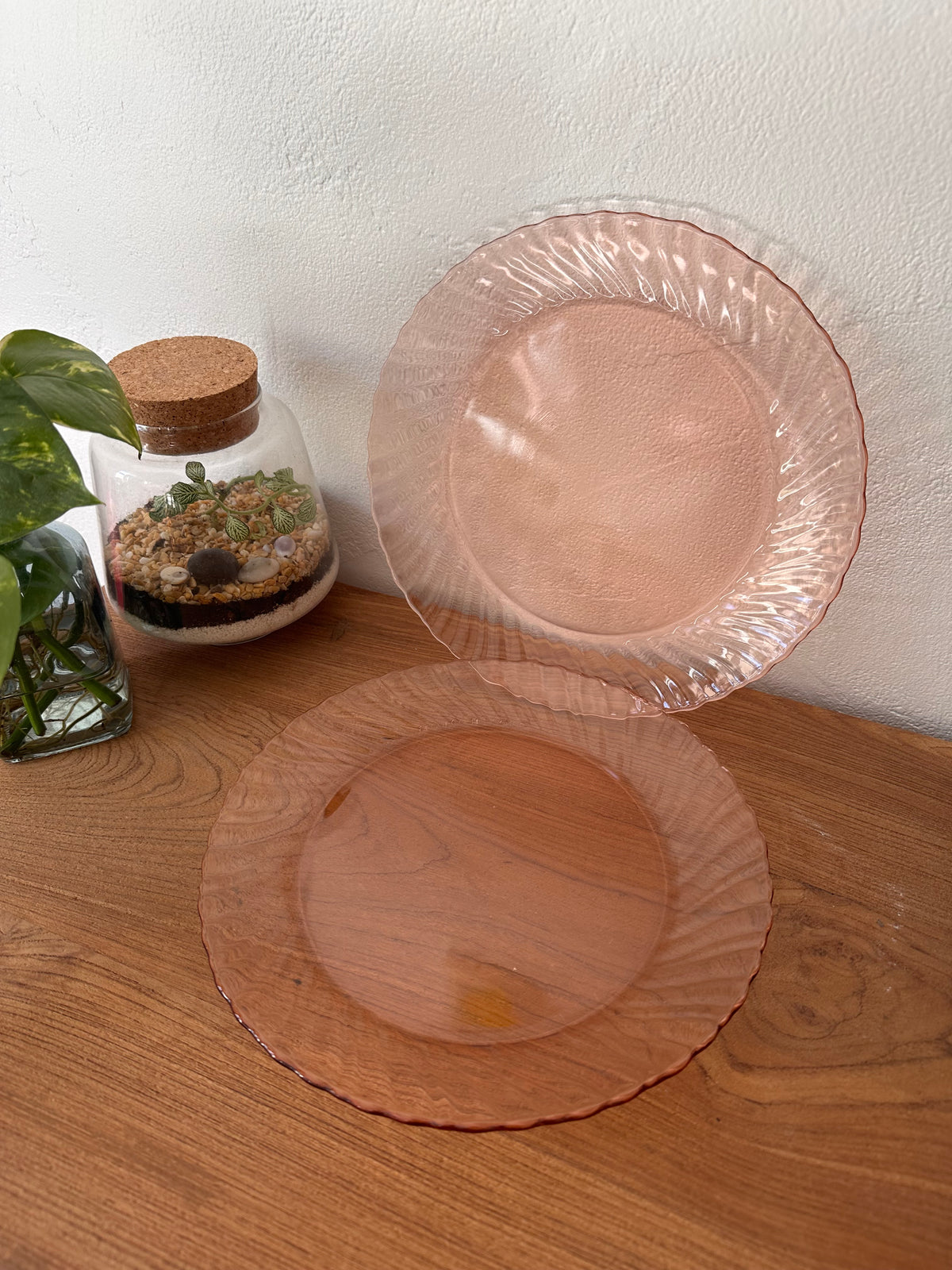 Assiettes vintage Arcoroc et verres gobelets vintage rose