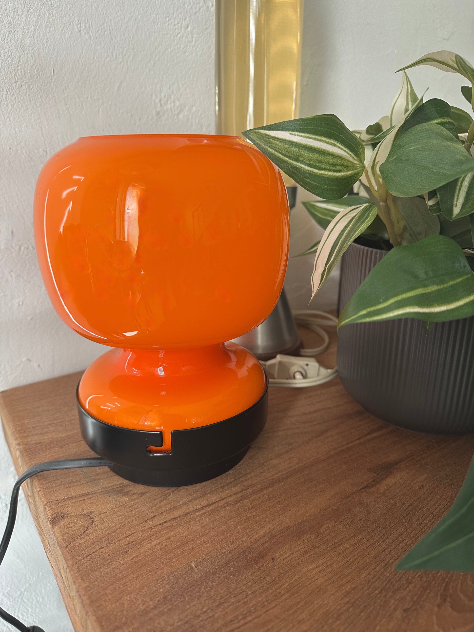Lampe ALYSEE Tangerine - Luminaire design coloré | Lumiland Lampe ALYSEE Tangerine - Luminaire design coloré | Lumiland