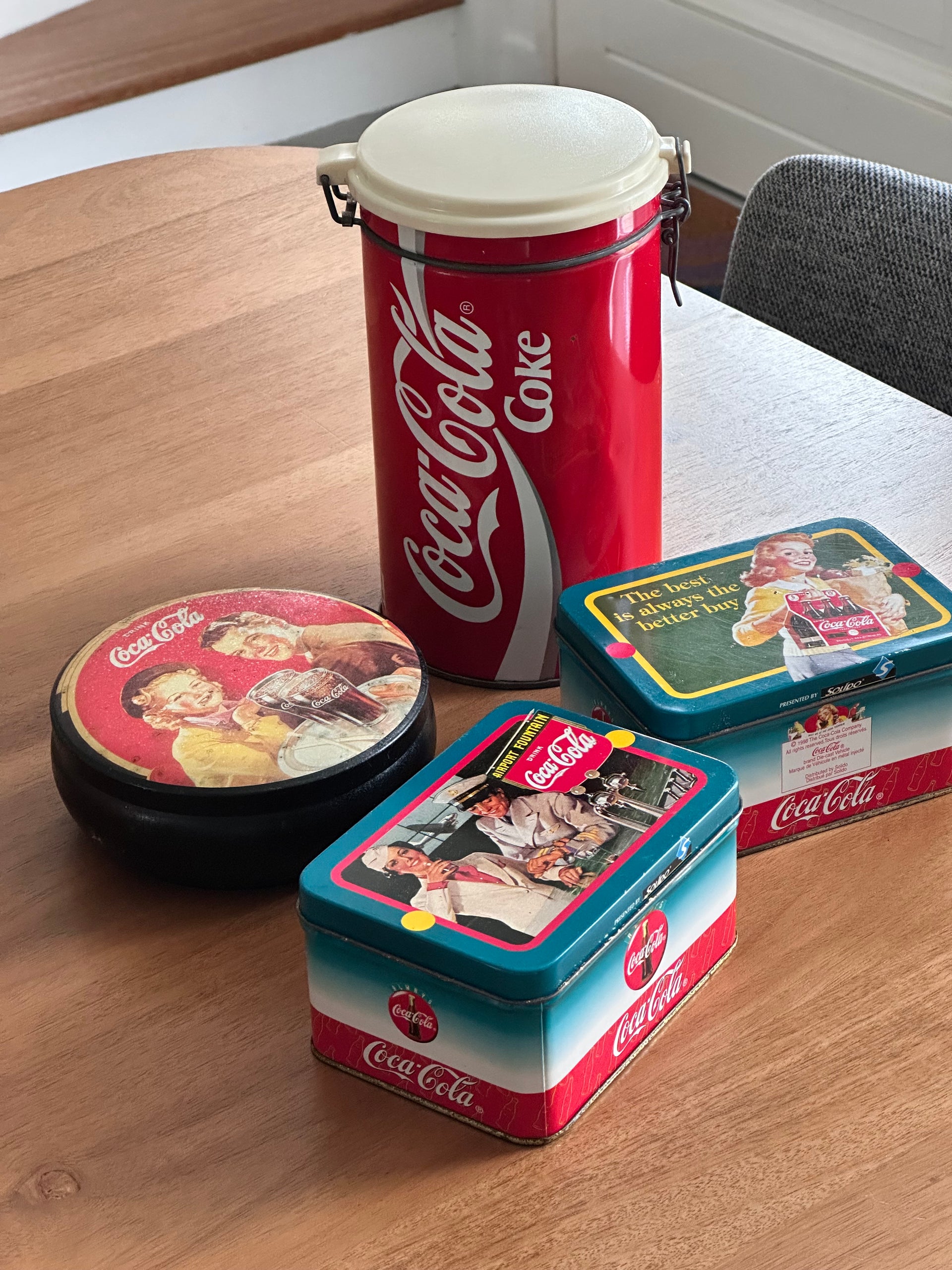 Lot de 4 boites publicitaire Coca-Cola vintage Editions 1989 & 1998