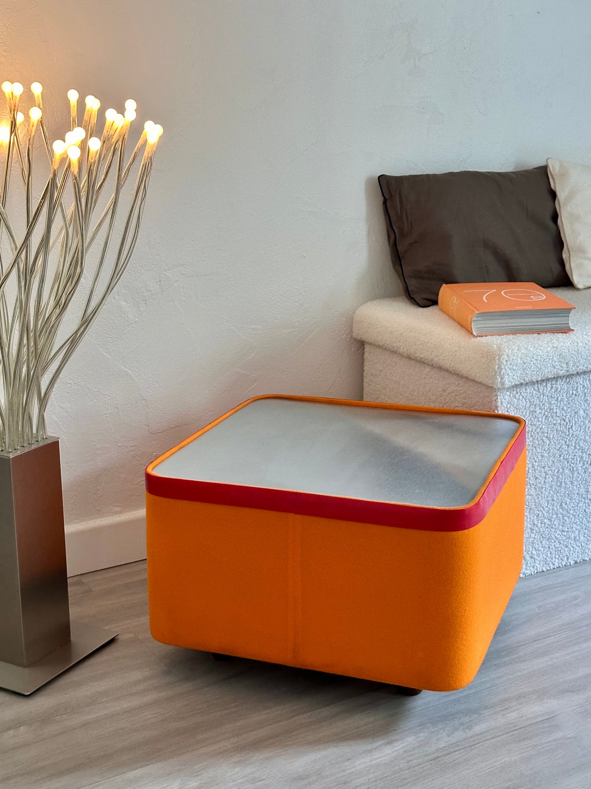 Bout de canapé/Table d'appoint vintage années 70 orange