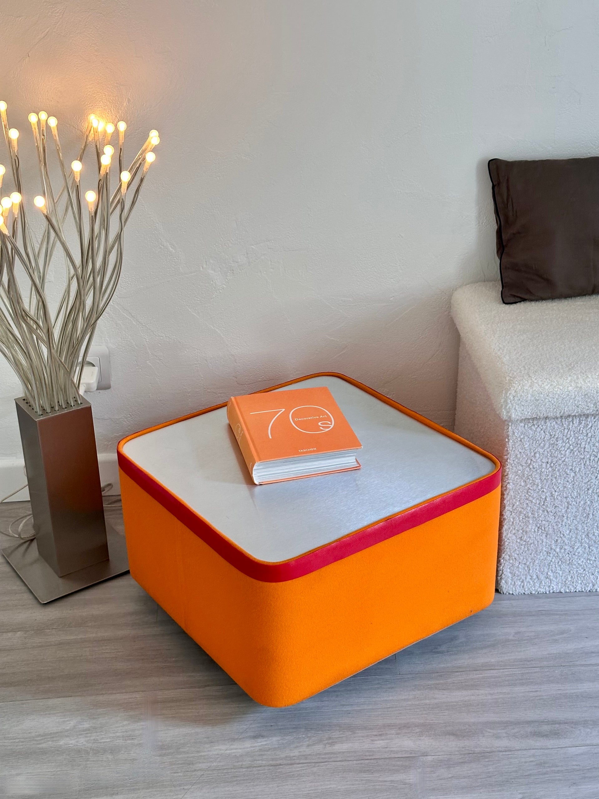 Bout de canapé/Table d'appoint vintage années 70 orange