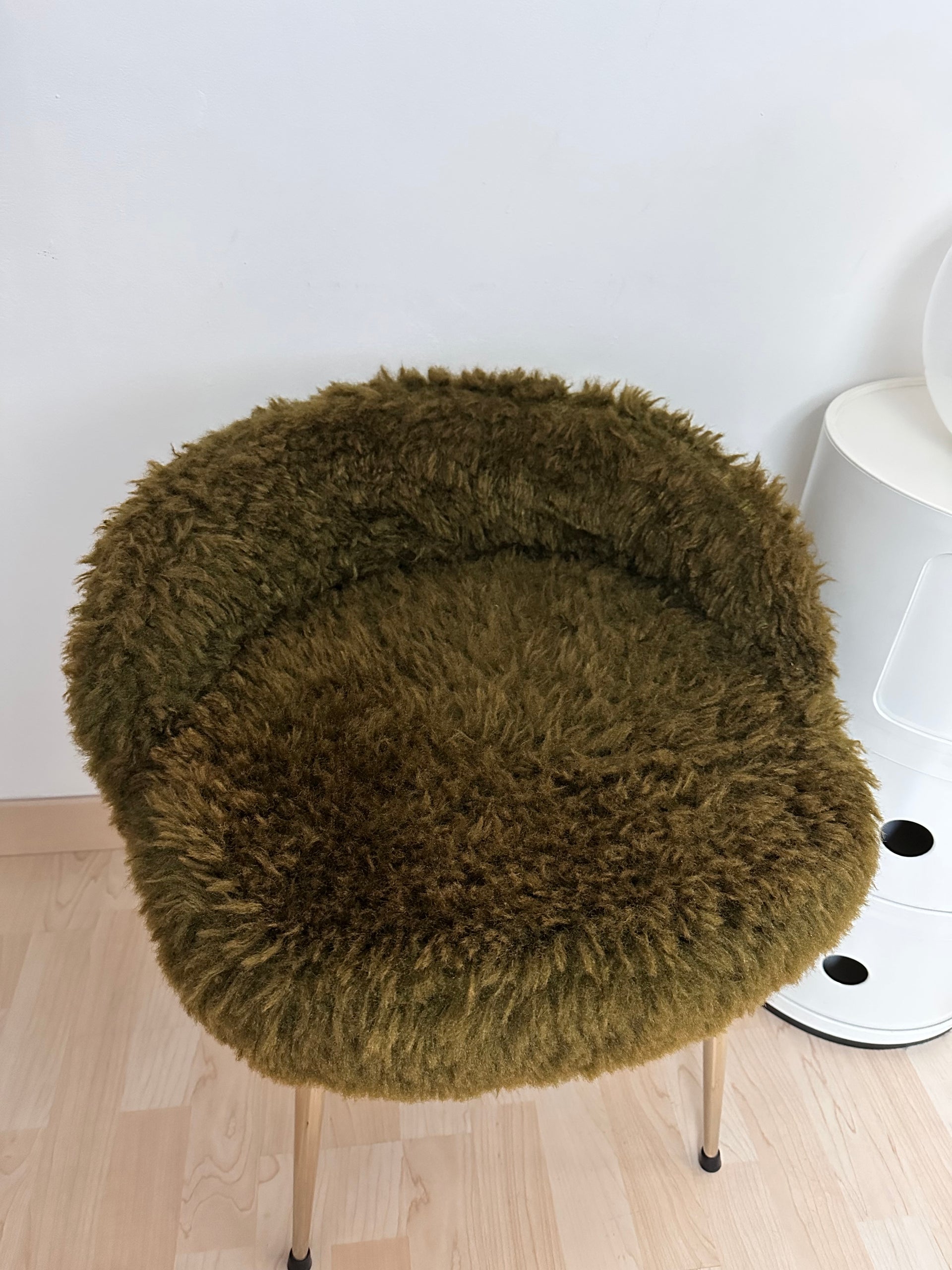 Chaise moumoute vintage années 70