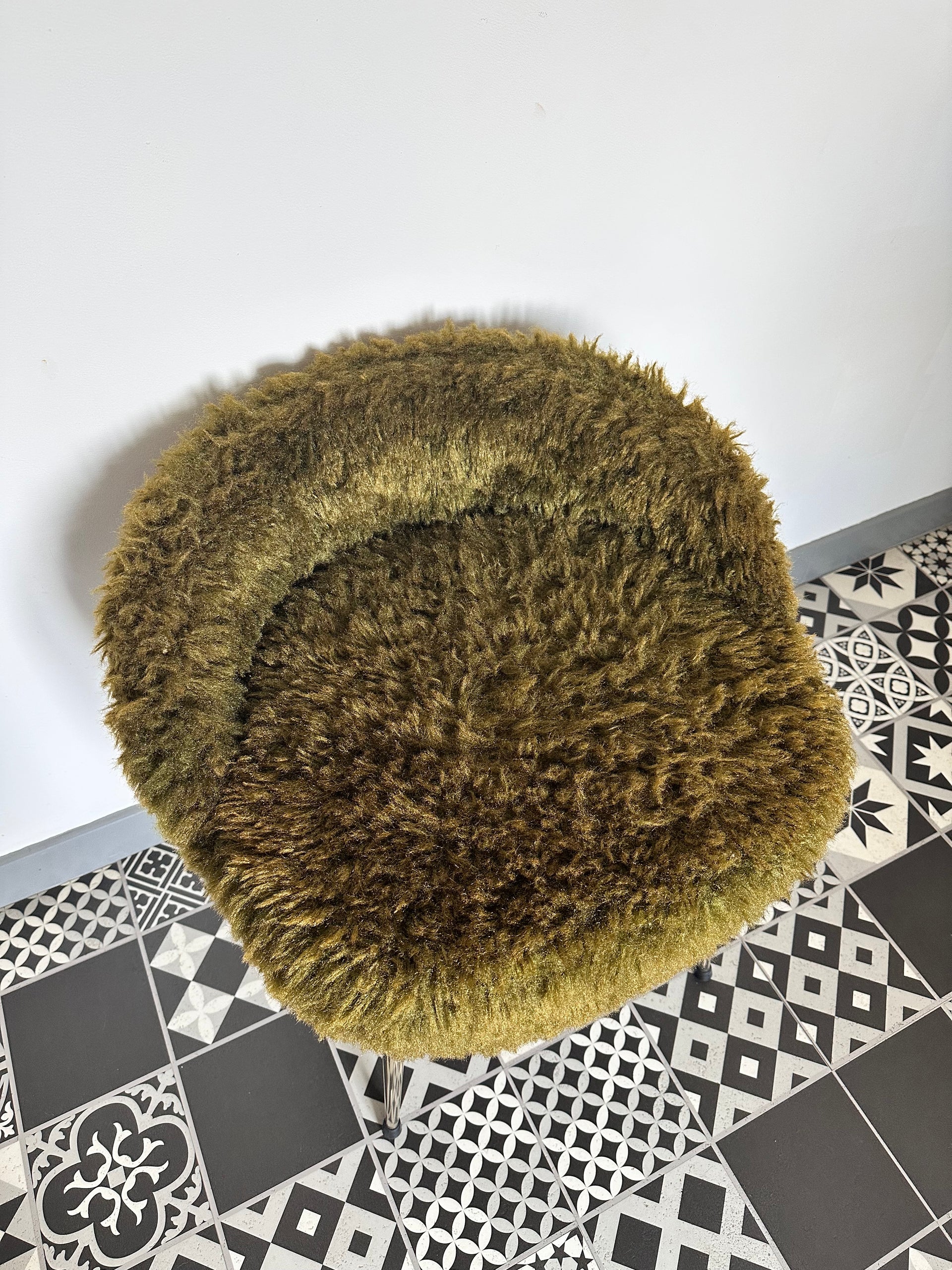 Chaise moumoute vintage années 70