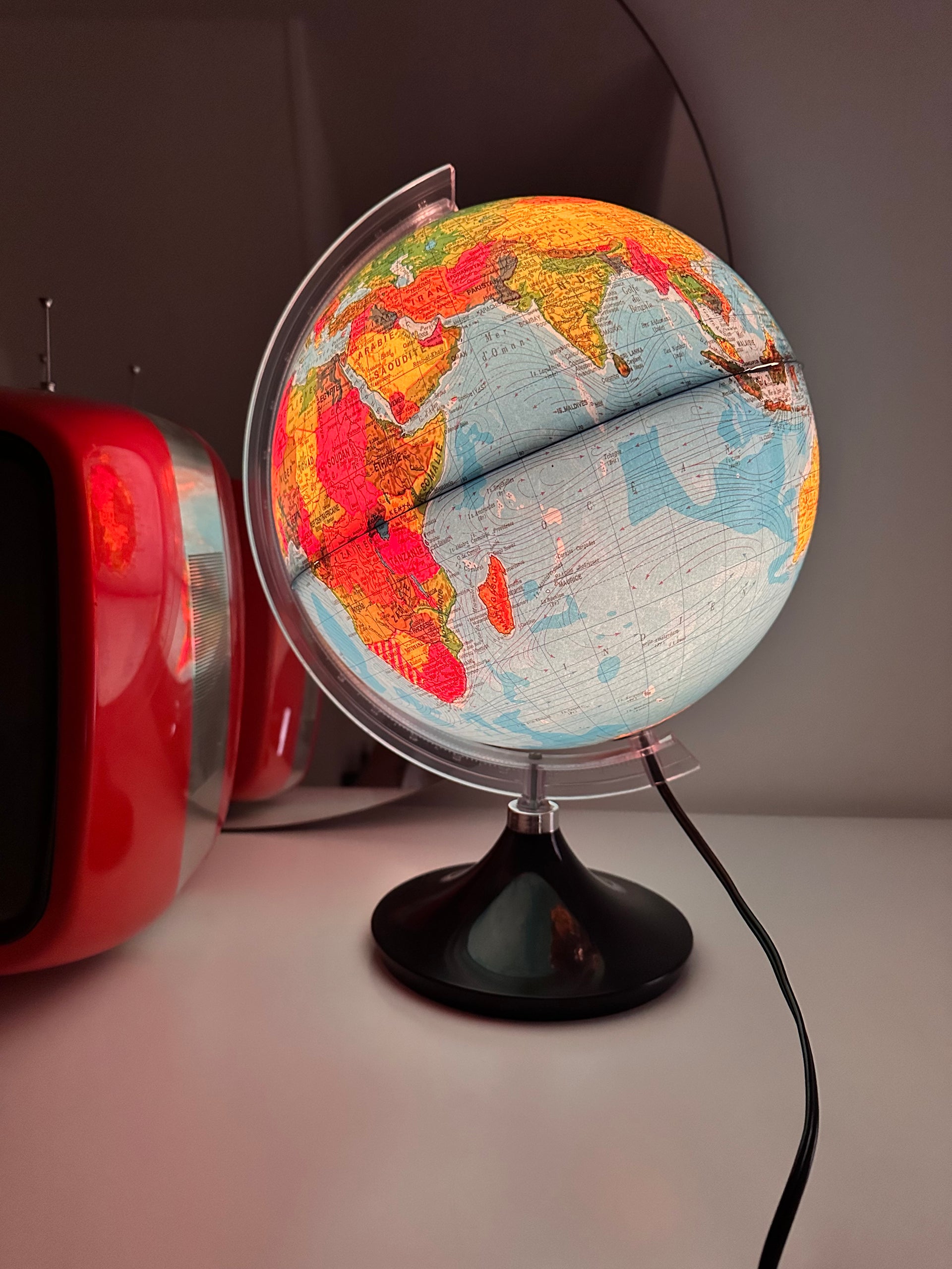 Globe terrestre lumineux vintage années 80