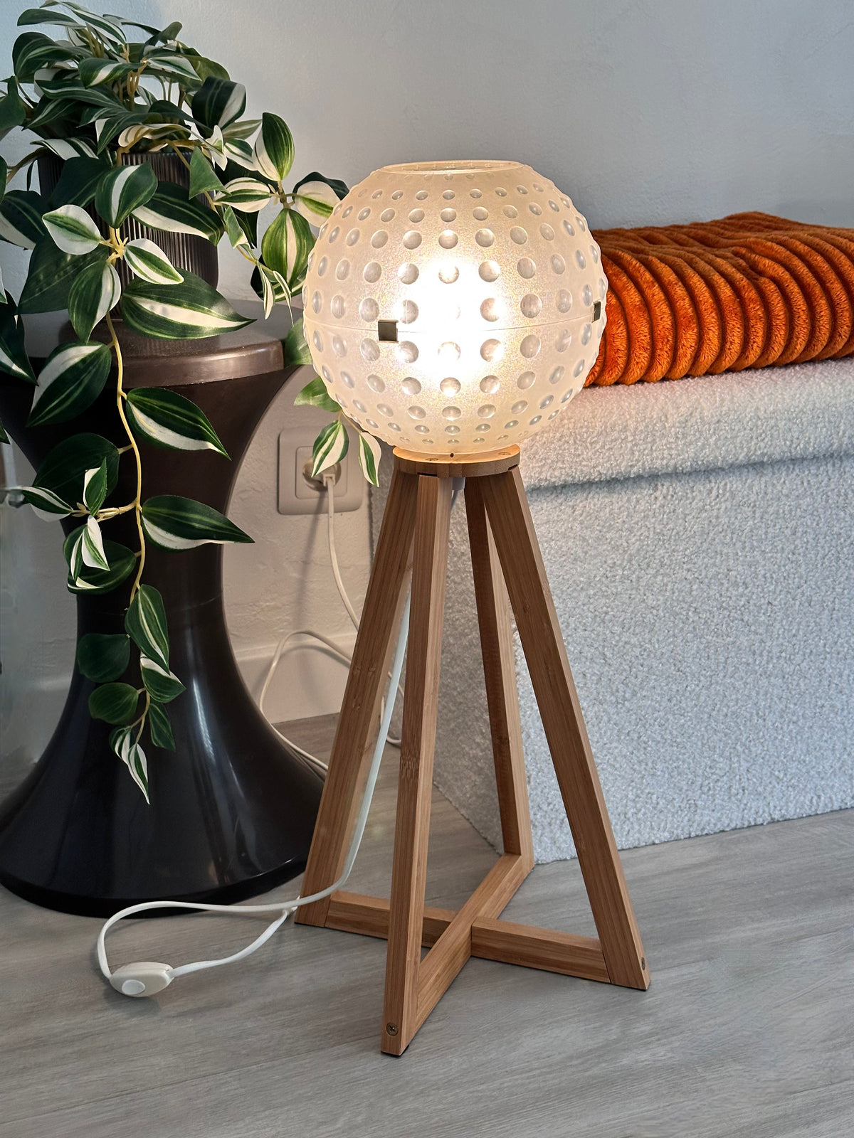 Lampe sur pied avec globe vintage années 60 au style Space Age