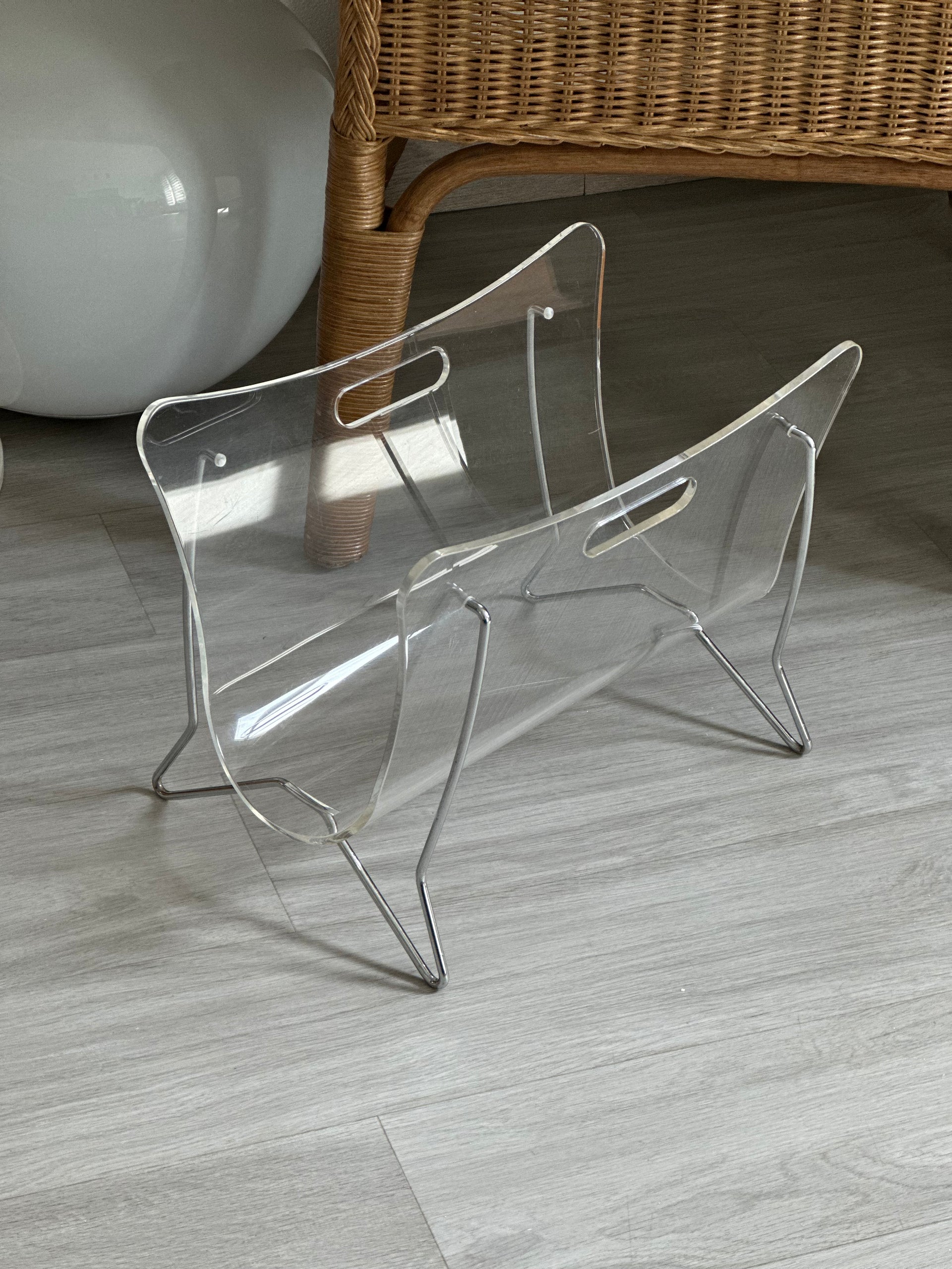 Porte-revues en plexi vintage années 70