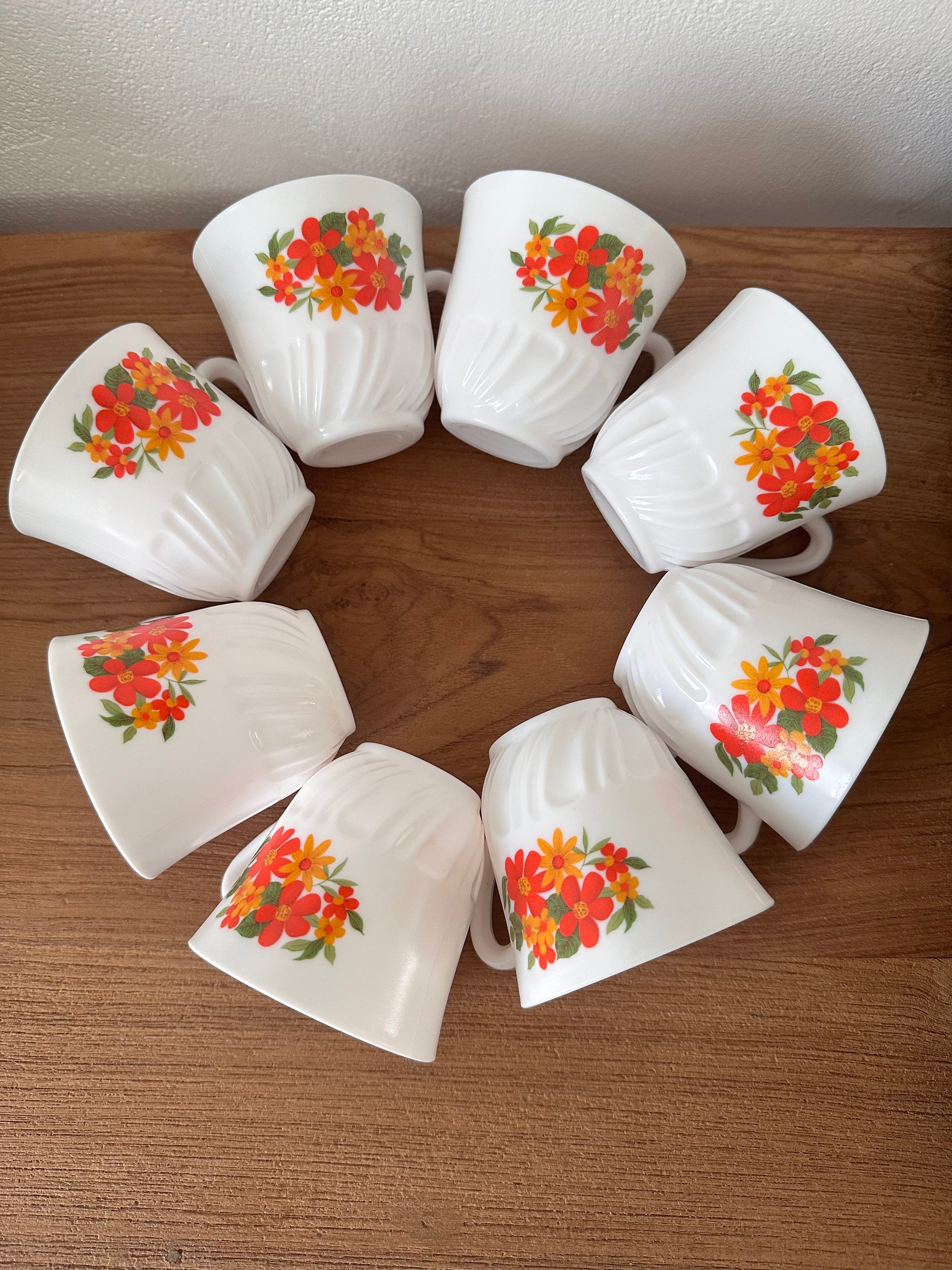 8 Tasses Arcopal vintage décor floral