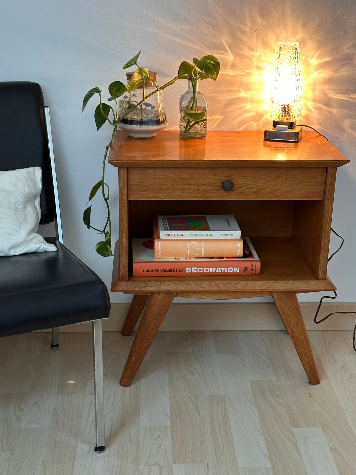 Table de chevet vintage années 50 au style Scandinave pieds compas