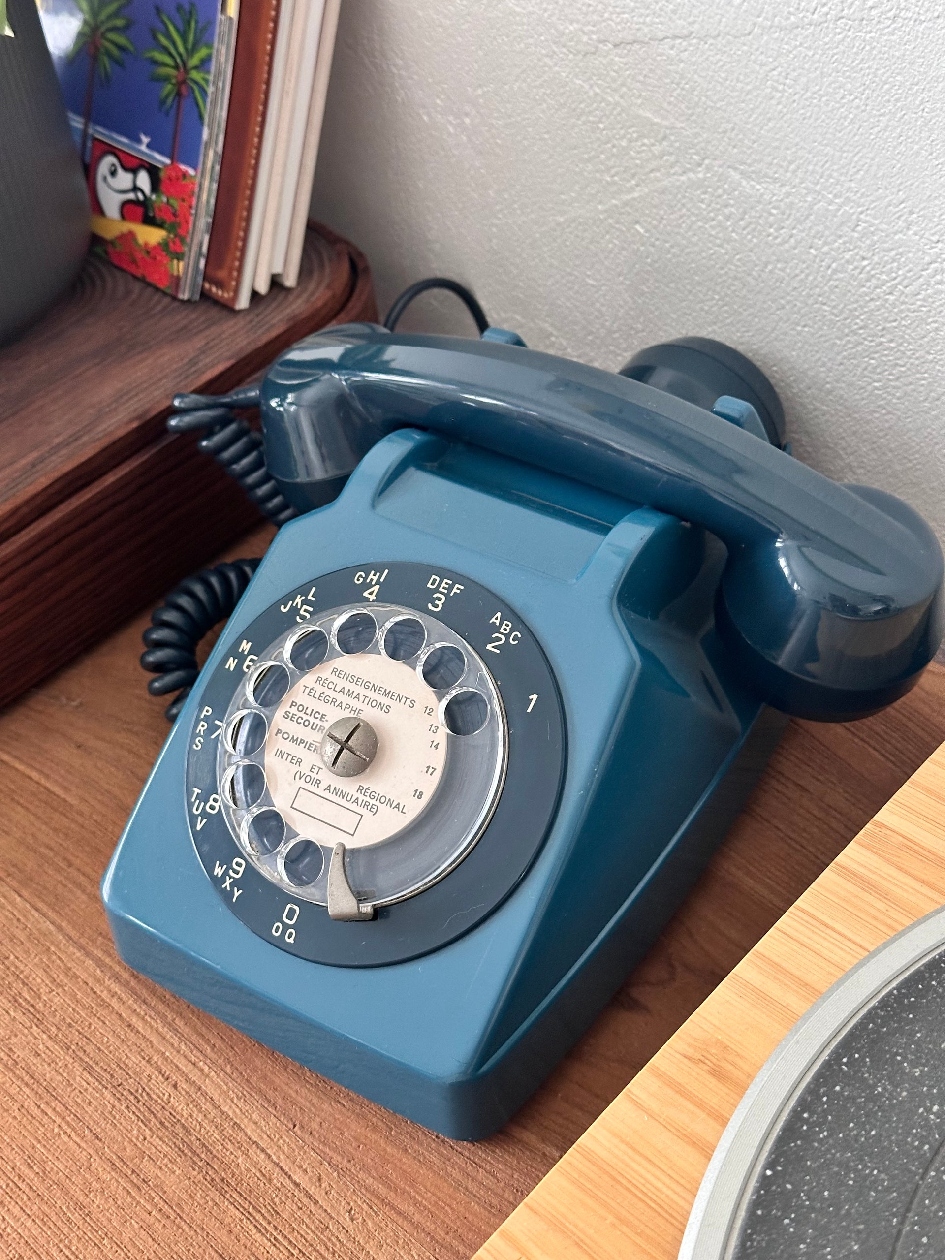Téléphone vintage années 70 Socotel bleu canard