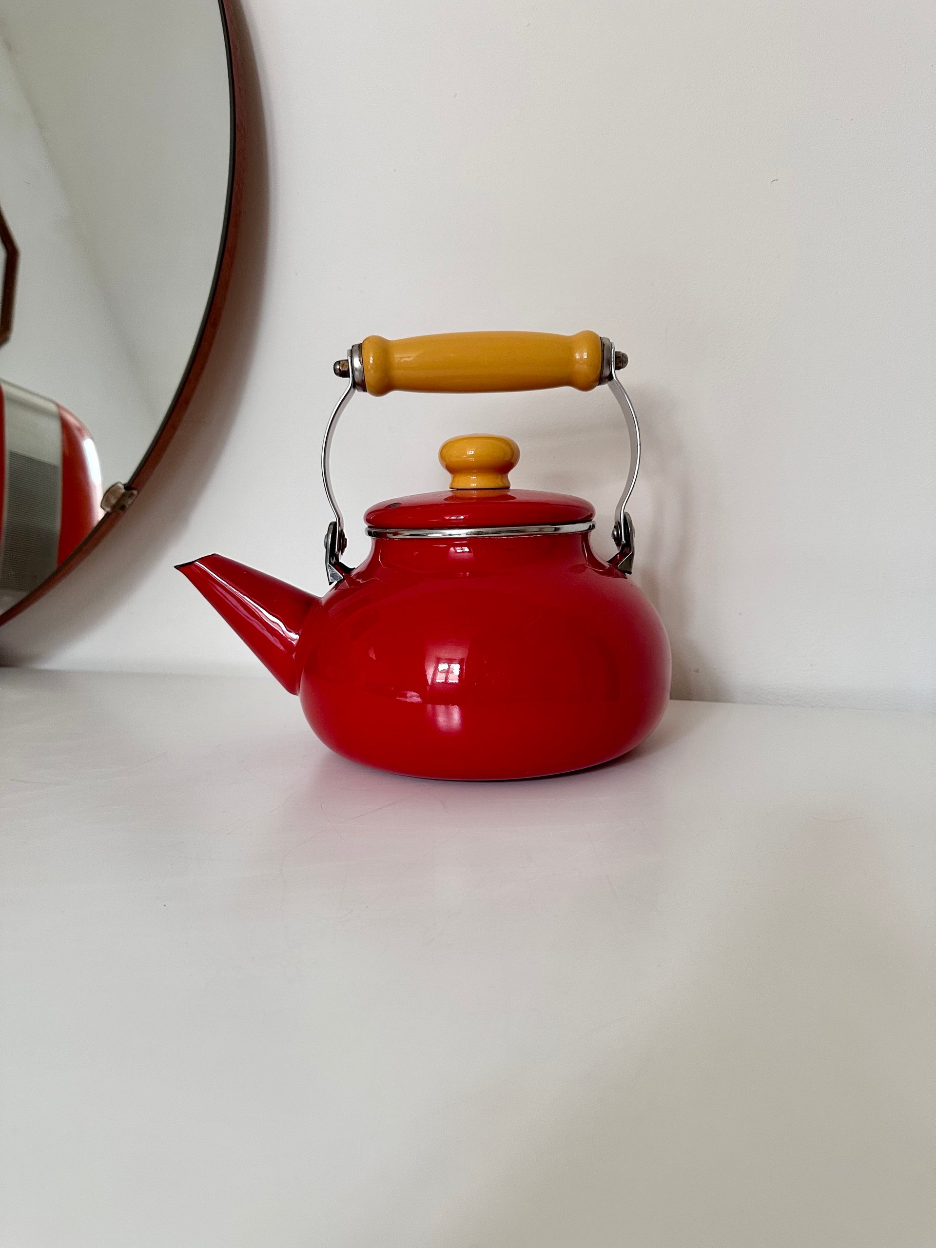 Bouilloire rétro années 60 rouge