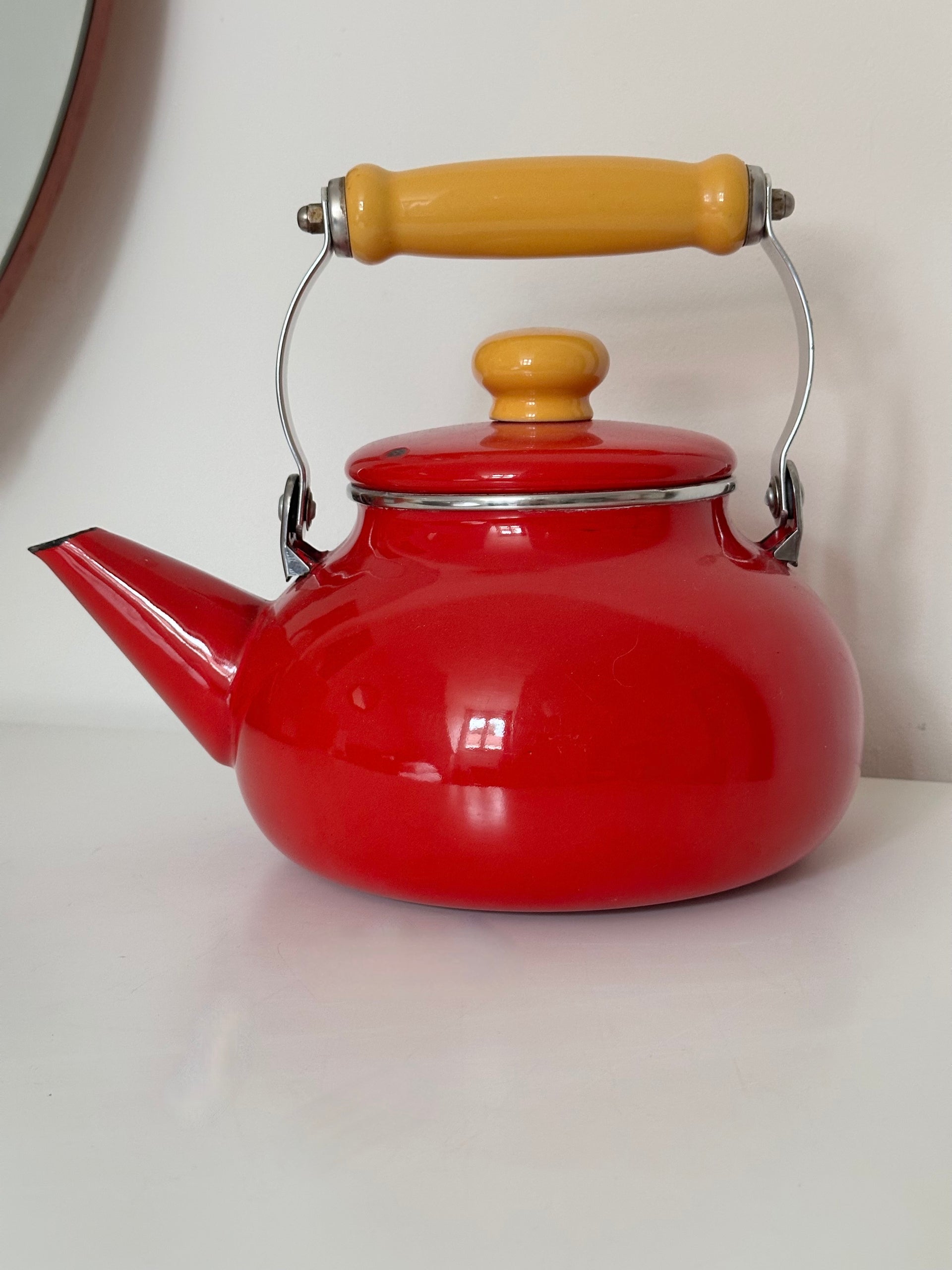 Bouilloire rétro années 60 rouge