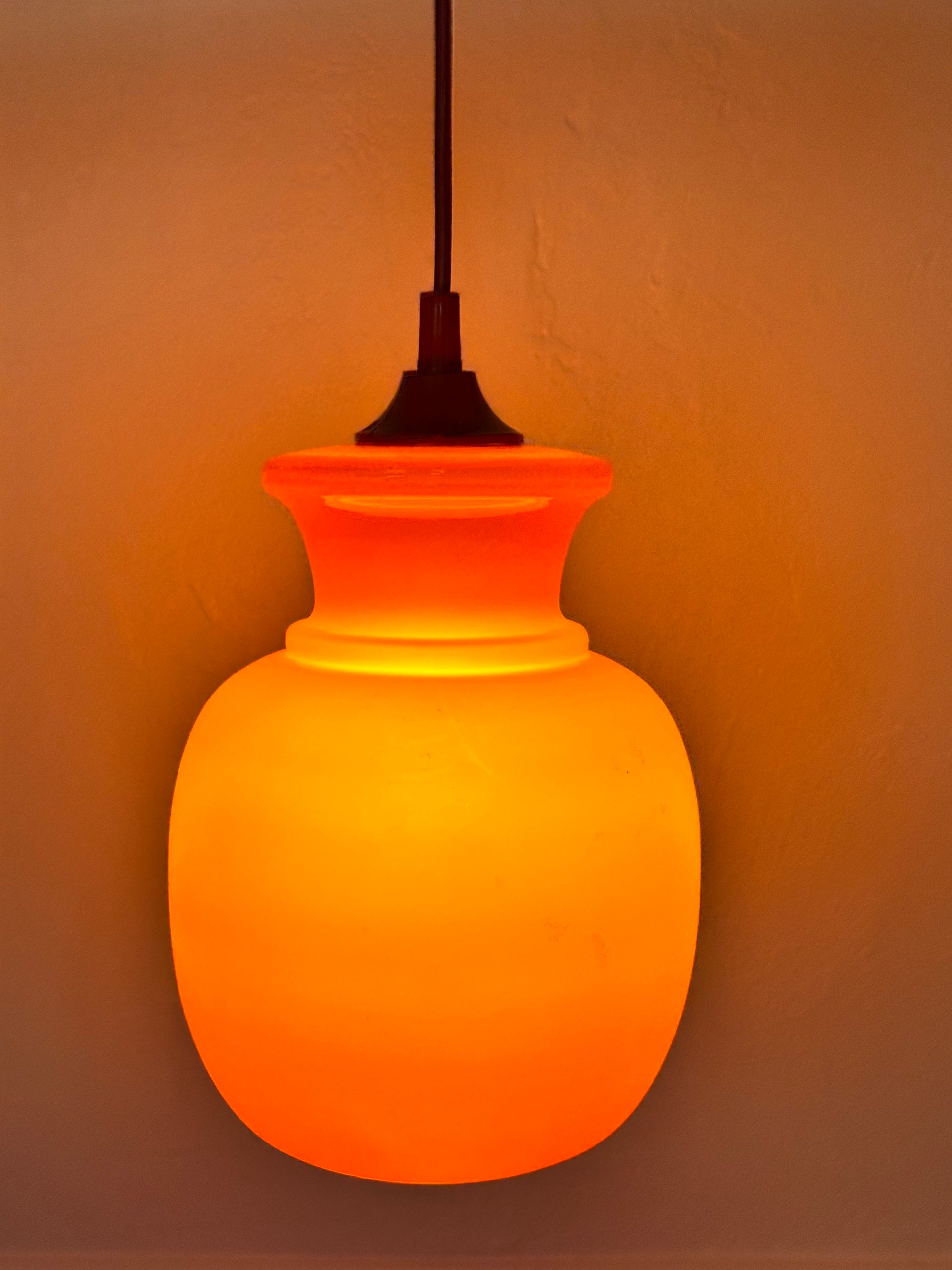 Suspension en verre orange vintage
